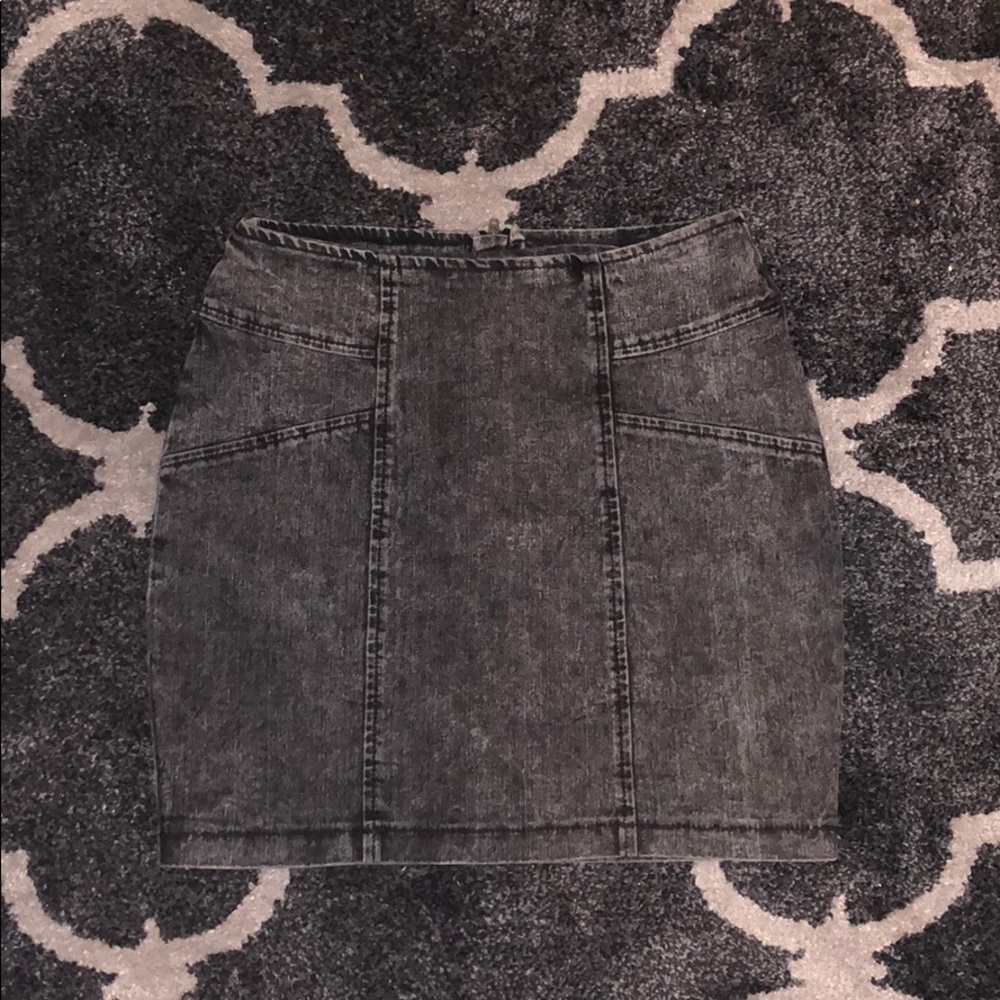 Gray pencil skirt